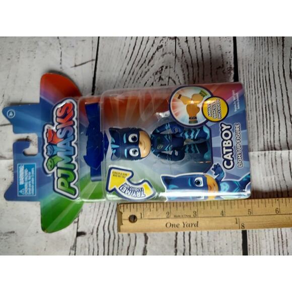 PJ Masks Catboy Light Up Figure with Amulet Wristband NEW Age 3+ - Picture 5 of 5